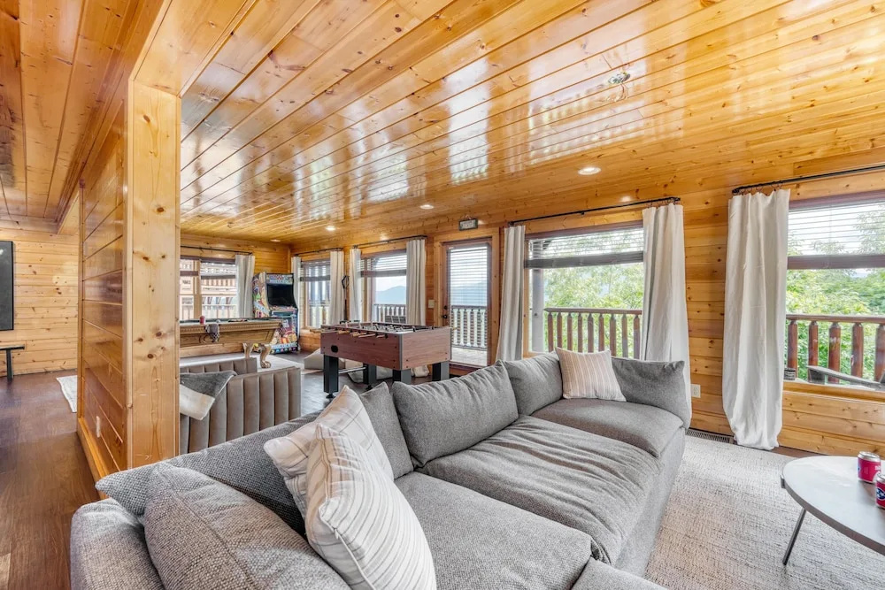 Delmont by Avantstay Sleeps 20! Expansive Views in a Cabin Community