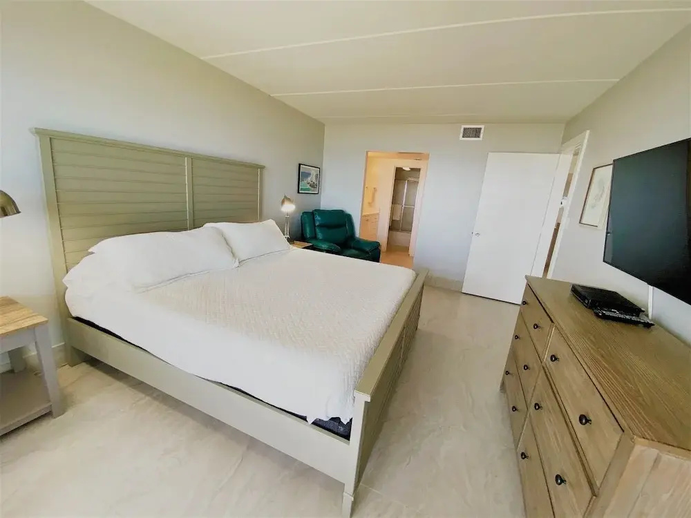 Edgewater Condo Unit #502 2 Bedroom Condo by Redawning