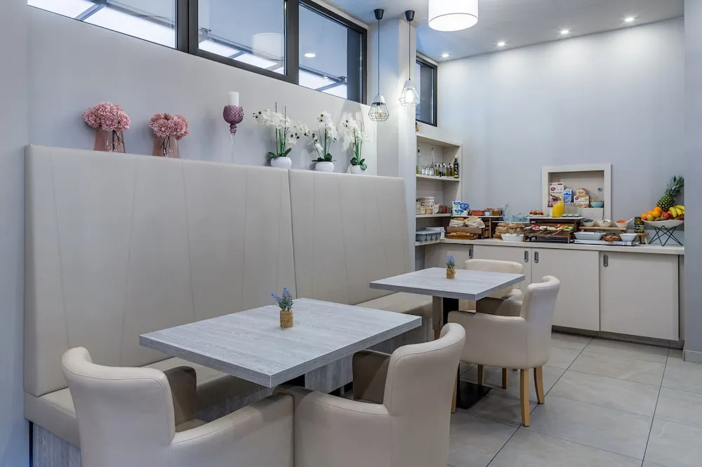 Apartments & Rooms Preelook