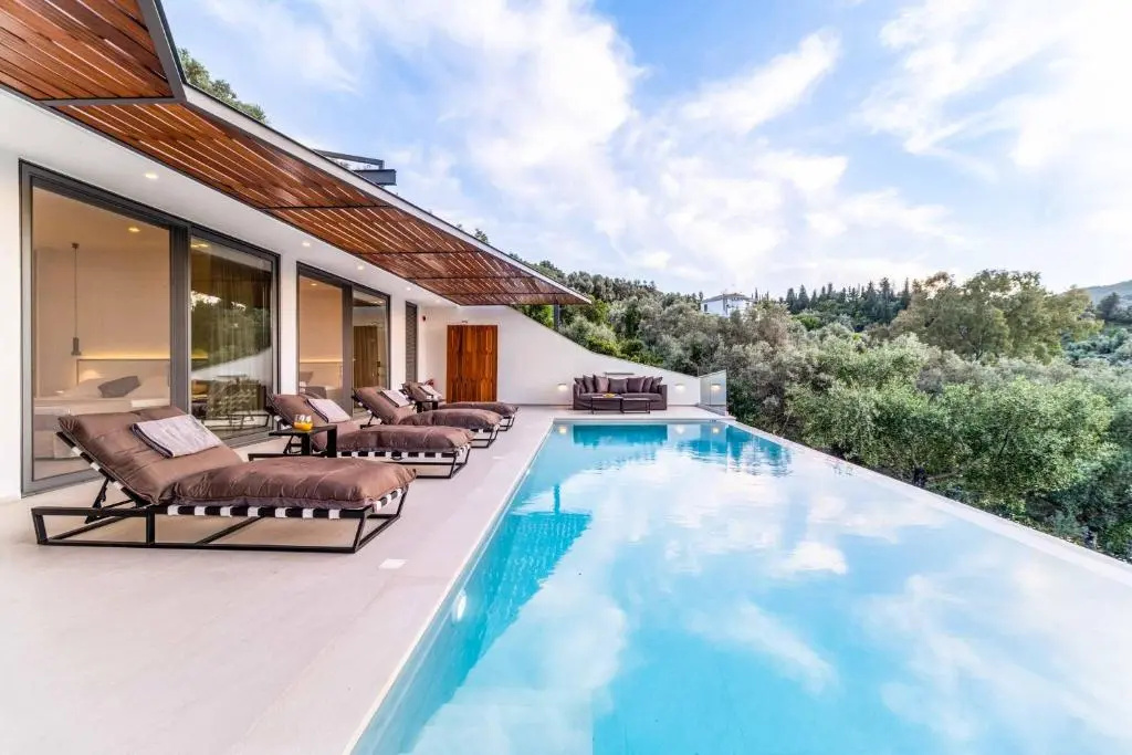 Villa Beyond the Horizon