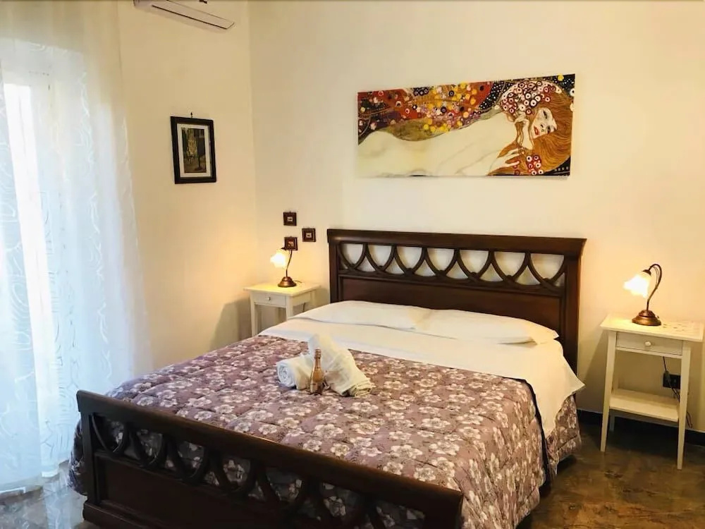 La Maison Royale Bed & Breakfast
