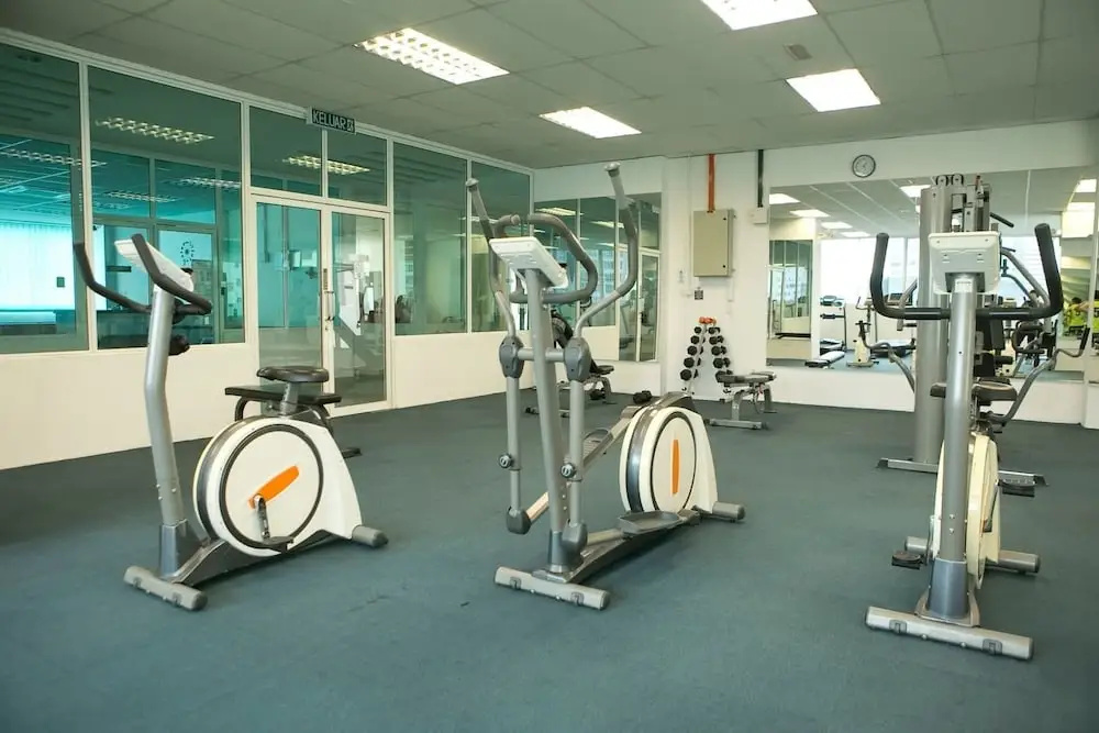 Bright & Colorful 2BR in the City Centre