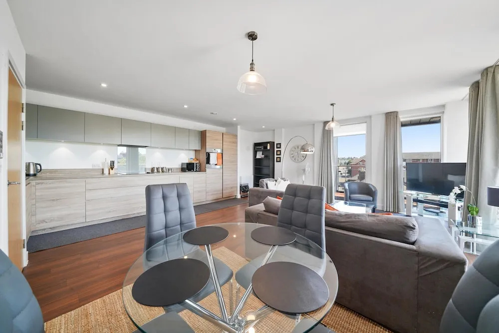 Kennet House Superior Serviced Apartment