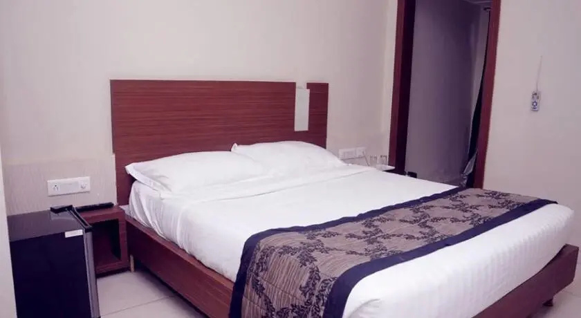 Hotel Sheela Shree Plaza
