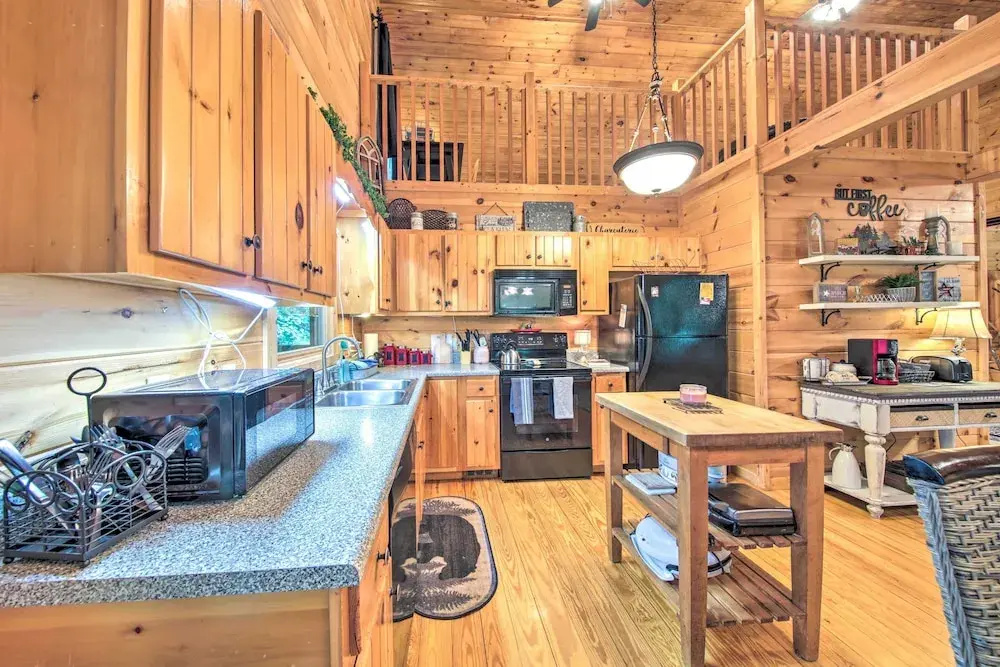 Cozy Cabin in Coosawattee River Resort!
