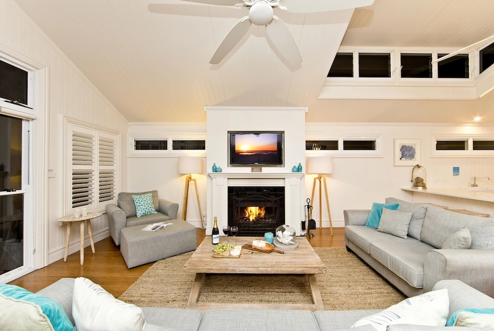The Hamptons Beach House near Dutchie's walk to Nelson Bay