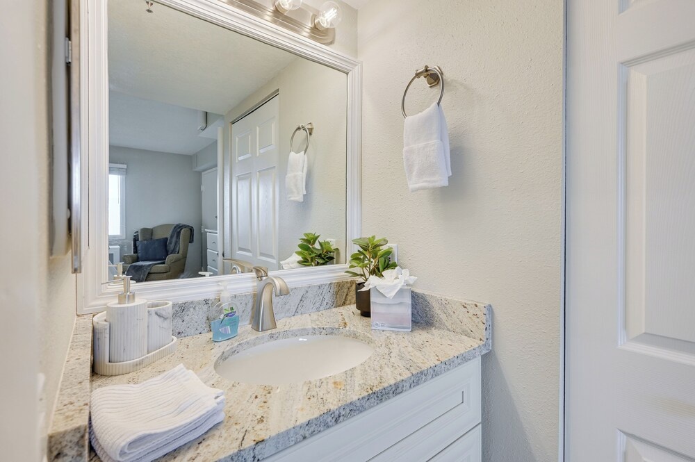 Bright Hudson Condo Rental w/ Gulf-view Balcony!