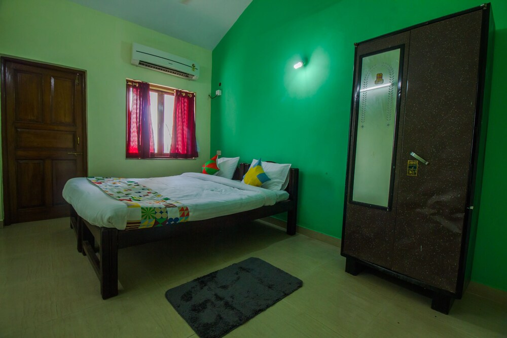 OYO 17201 Home Spacious 2BHK Miramar Beach