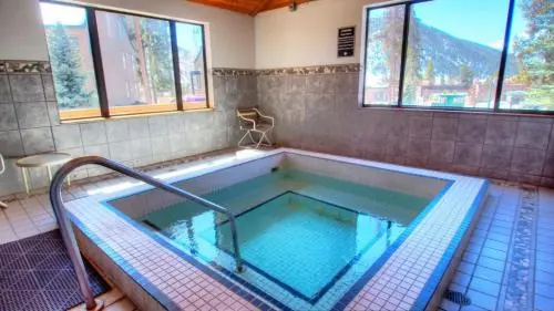 1633 Quicksilver Condo