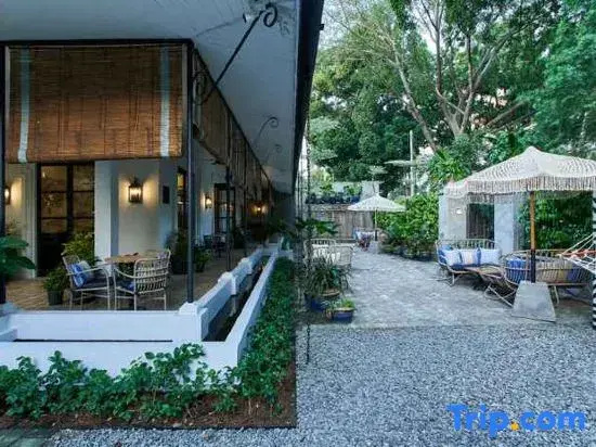 Lamandau House