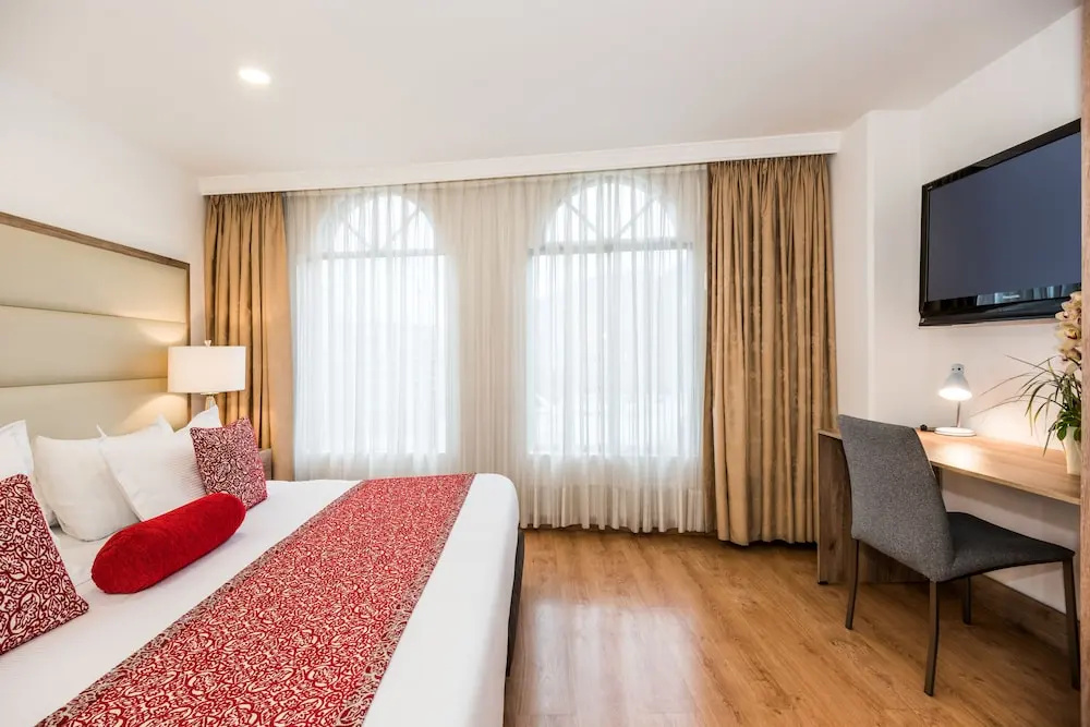 Hotel Hill House Suites