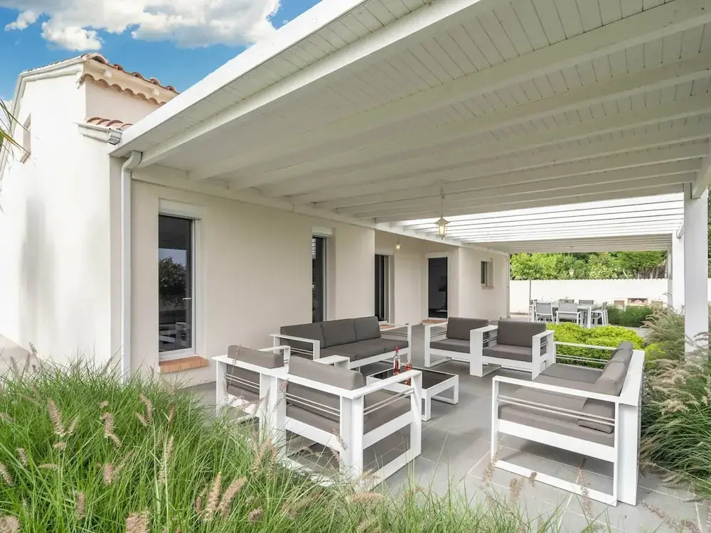 Luxurious villa in Saint geniès de Fontedit with heated pool
