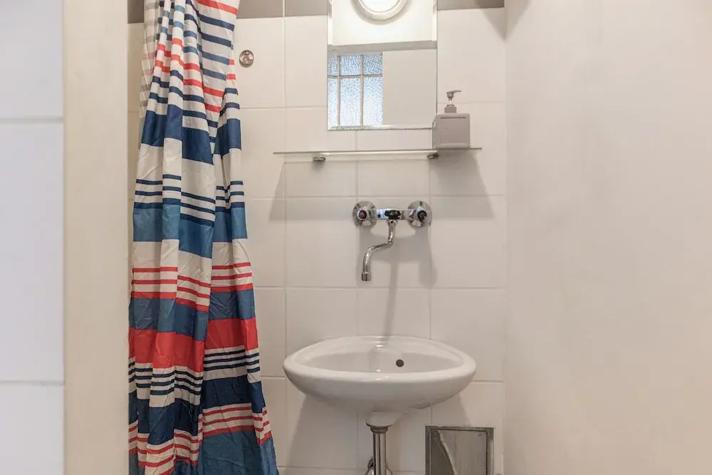 Affordable 1BR Flat for 5 Near Belvedere