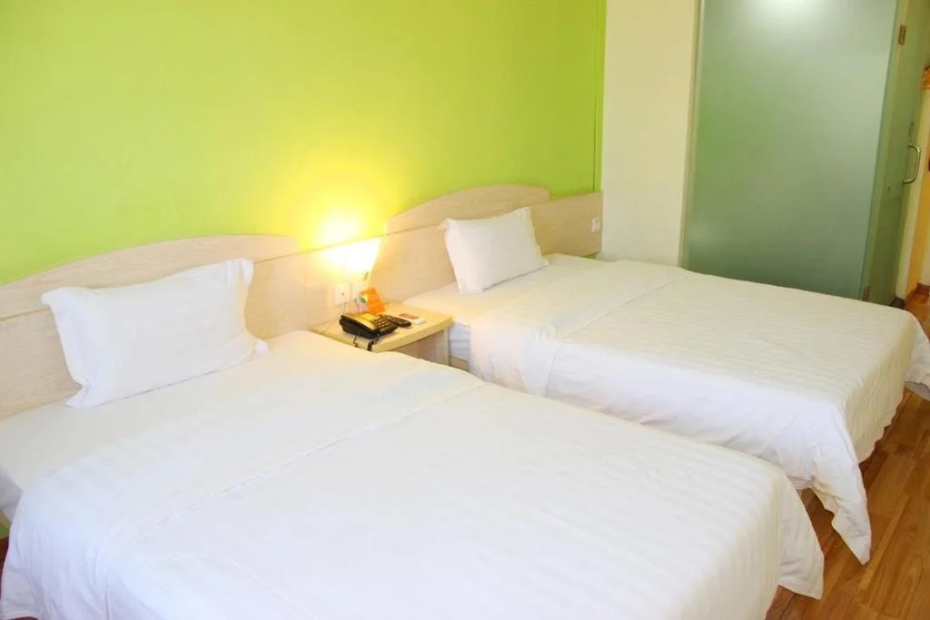 7Days Inn Shenzhen Pinghu Huanan Cheng