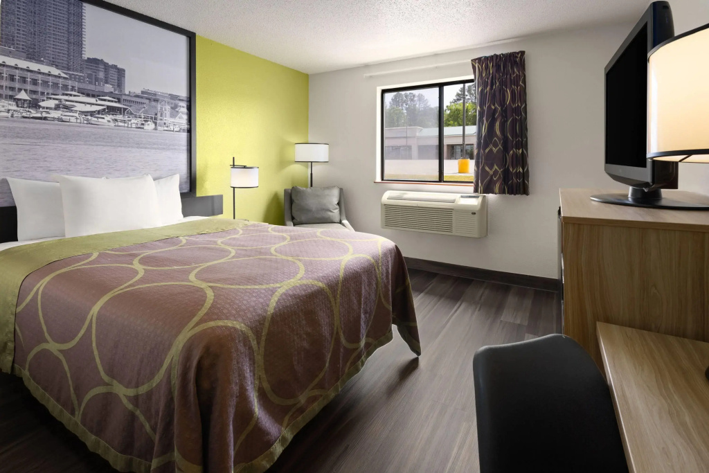 Super 8 by Wyndham South Boston VA