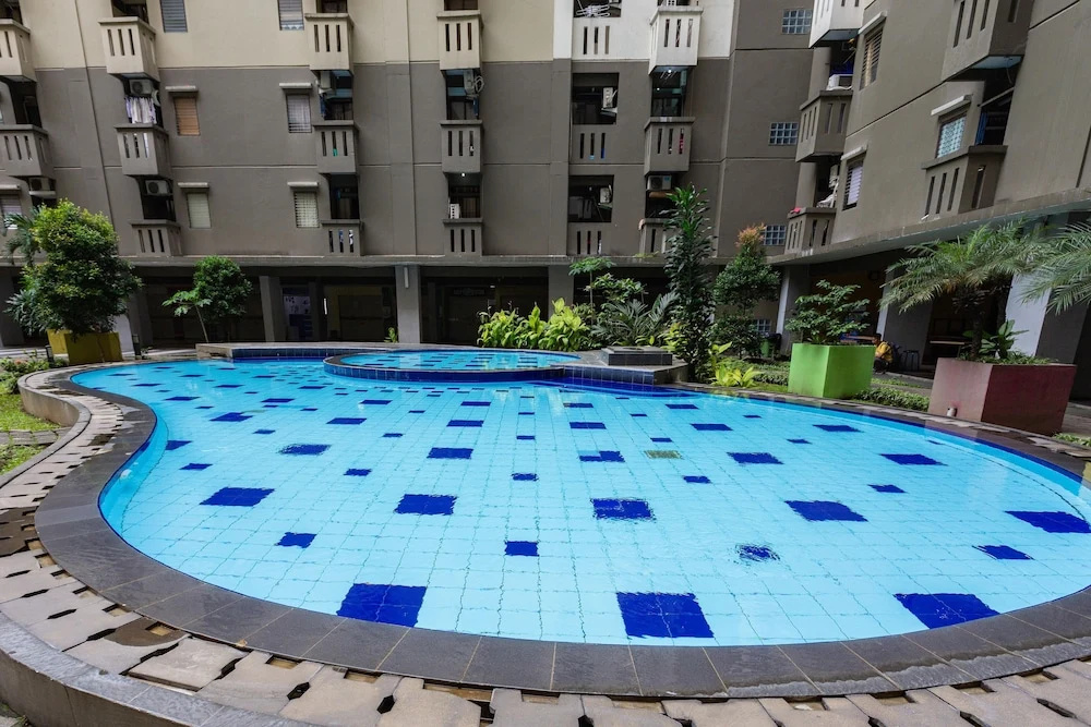 RedDoorz Apartment @ Gateway Cicadas