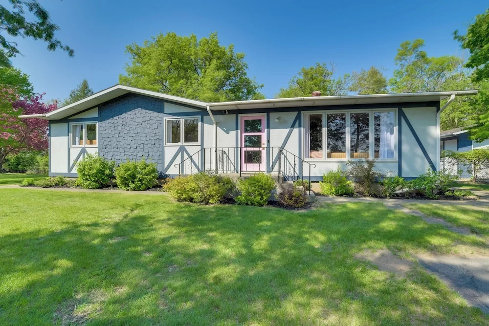 Home Rental on Detroit Lake: Dock, Game Room