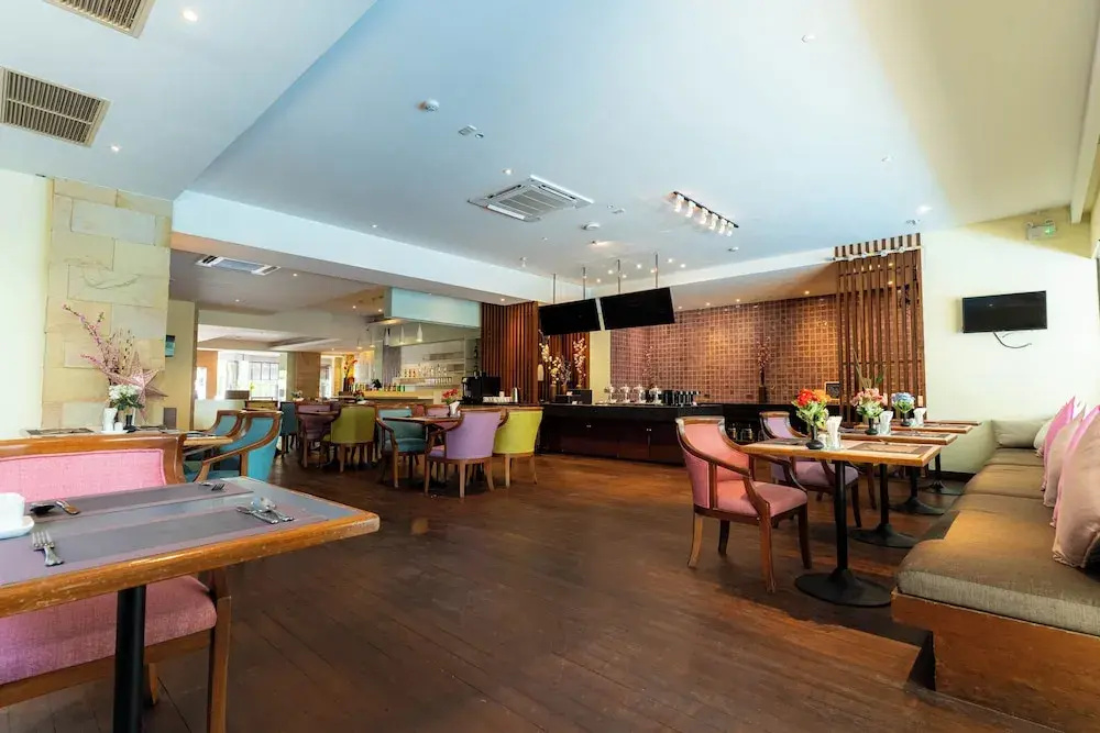 Journeyhub Sukhumvit 26, Bangkok - Formerly St James Hotel