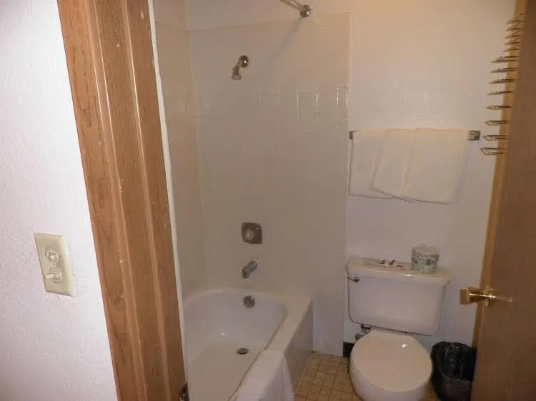 Oasis Inn and Suites