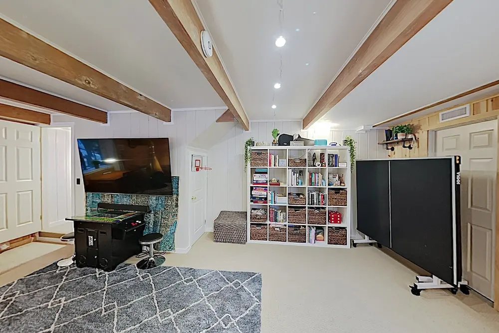 Family-Friendly Cabin W/ Private Hot Tub Home