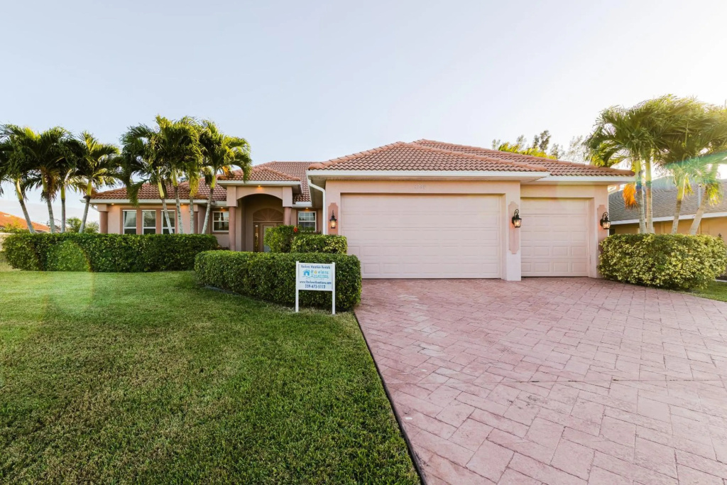 Villa Key Largo - Heated Pool & Spa, Private Beach, with Bicycles - Roelens Vacations