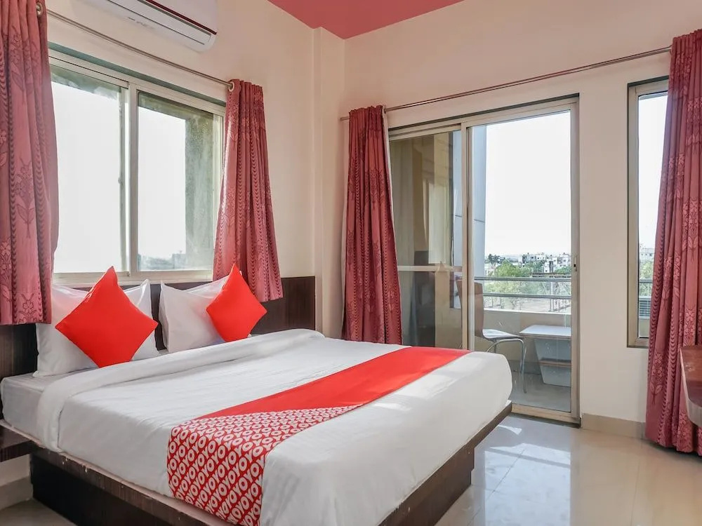 OYO 33421 JayShree Executive Restaurant & Lodge