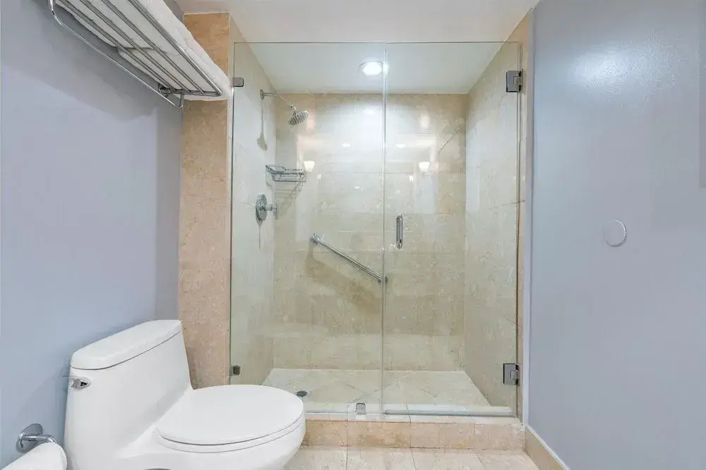 1 Bedroom Suite at Galleryone 1 Condo by Redawning