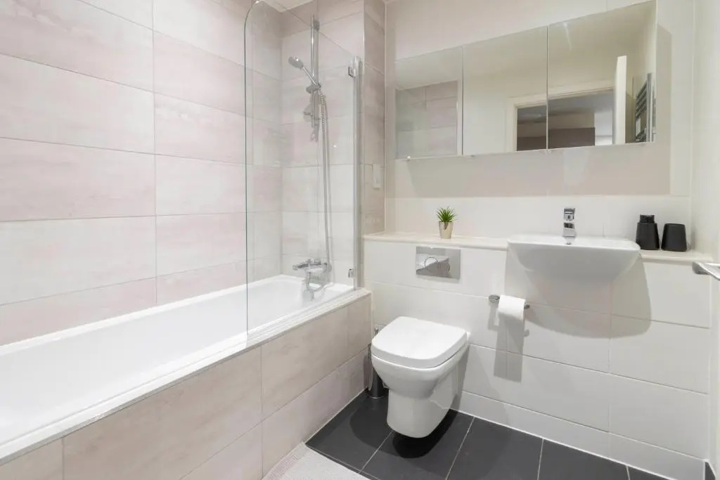 OPP Apartments LH11 - city centre, secure parking, fitness suite, brand new!