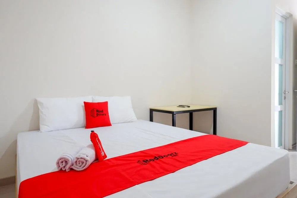 RedDoorz near Pacific Mall Tegal 2
