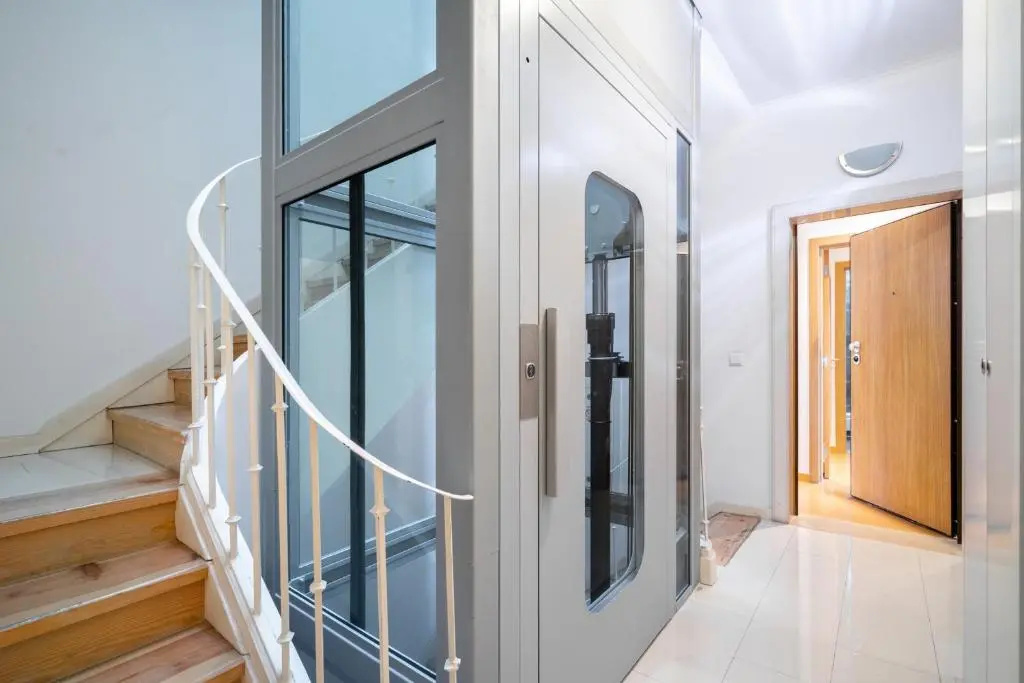 Premium Family Apartment W/ Lift, Ac & Barbecue