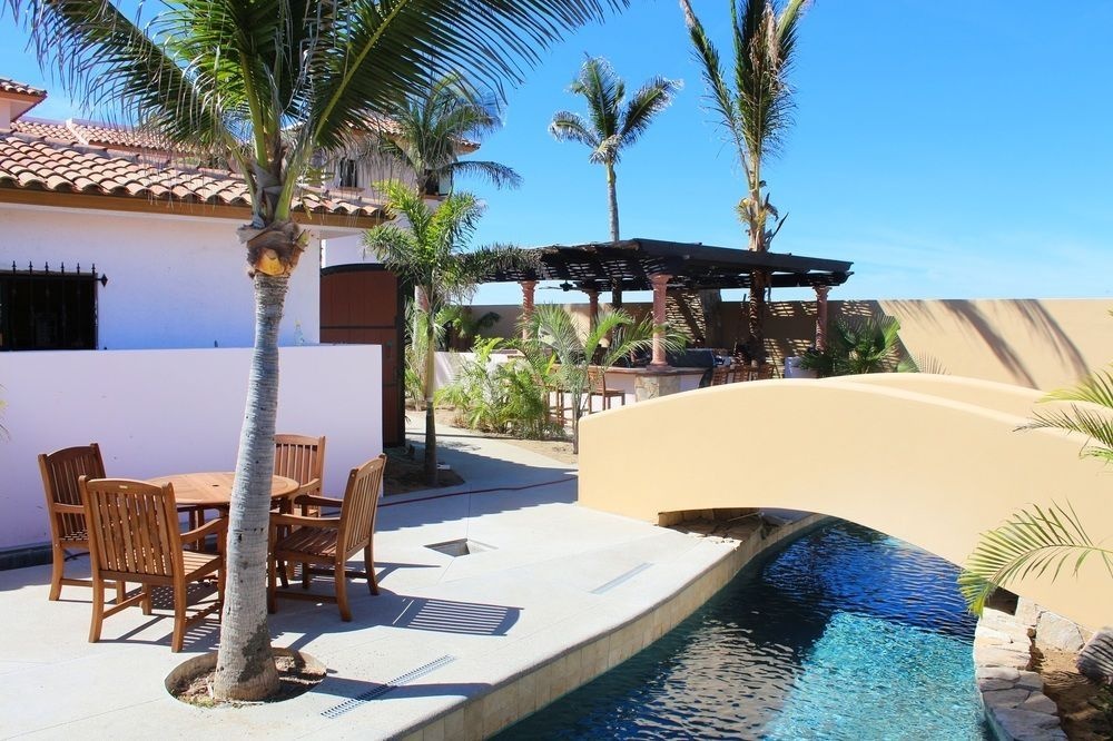 The Cerritos Beach Inn