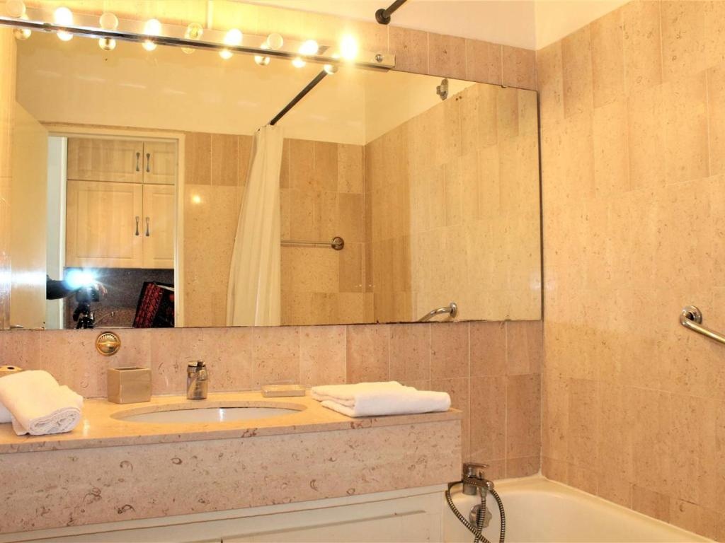 Appartement Villeneuve-Loubet, 1 pièce, 4 personnes - FR-1-252A-17