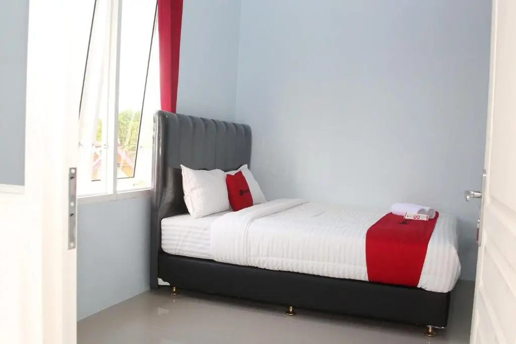 RedDoorz Syariah near Suncity Mall Madiun
