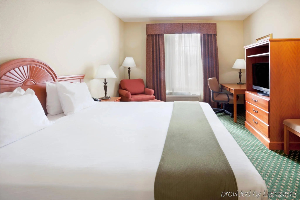 Holiday Inn Express® Windsor Sonoma Wine Country by IHG