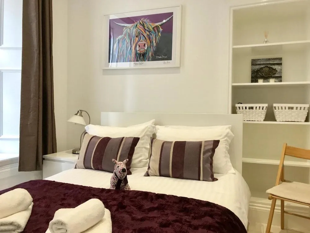 Heart of Edinburgh City Flat