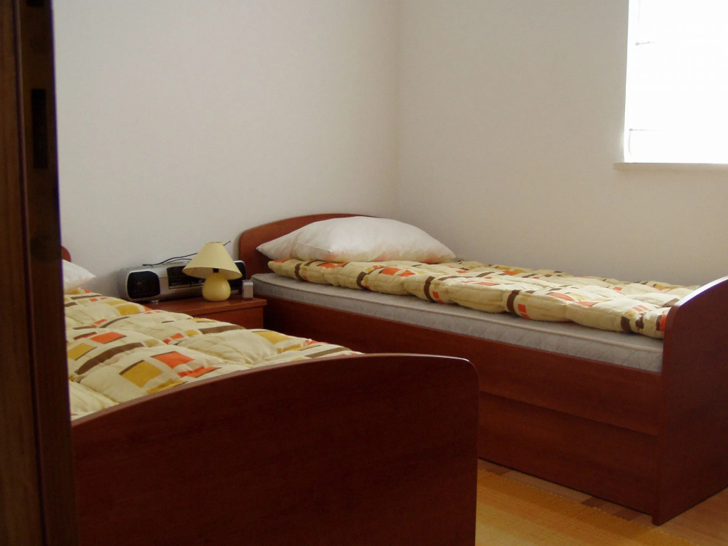 Apartment Lado - free parking: A1 Supetar, Island Brac
