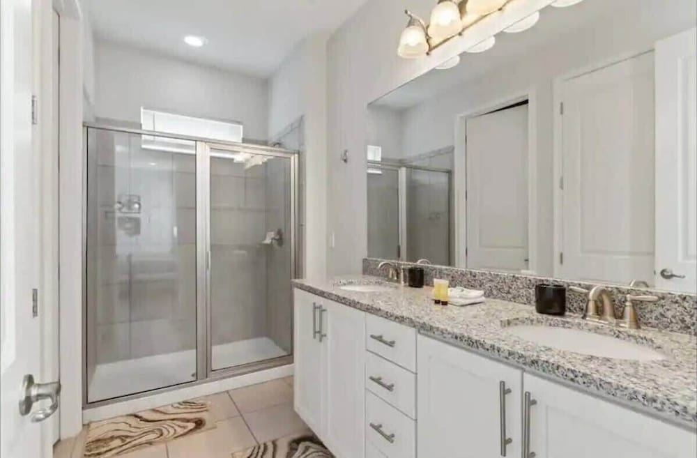 Family 5BR Retreat With Pool and Themed Bedrooms