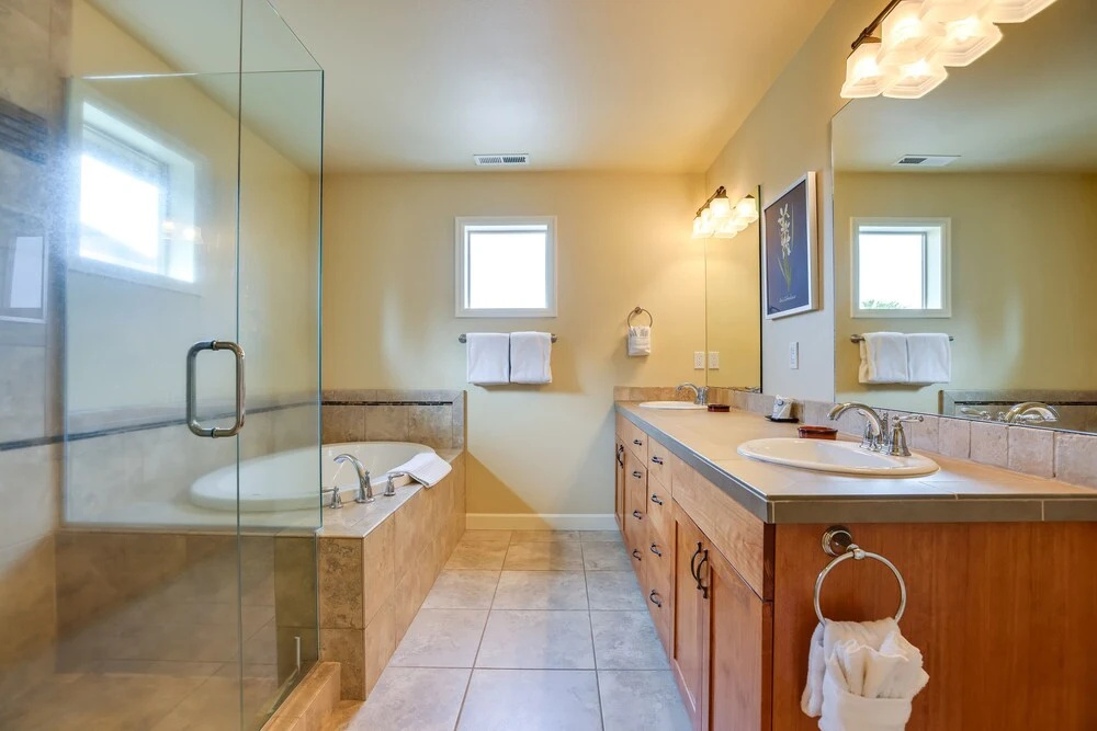 Bend Getaway w/ Private Hot Tub, Patio & Grill!