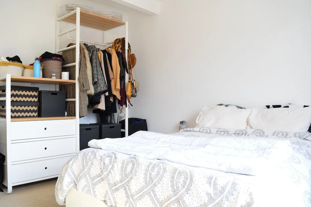 Spacious Apartment In East London With Balcony