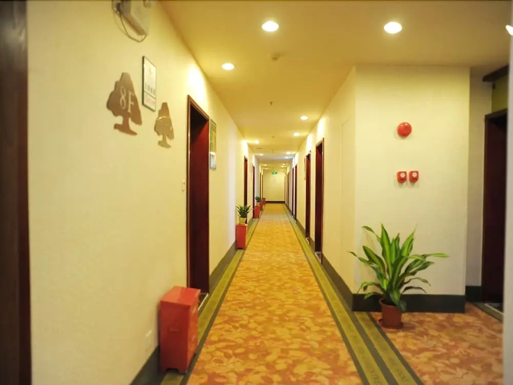 Xana Hotelle Hotel (Guangzhou Beijing Road Pedestrian Street Nongjiangsuo Subway Station)