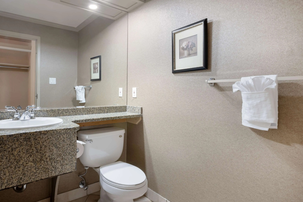 Best Western PLUS Port O'Call Hotel