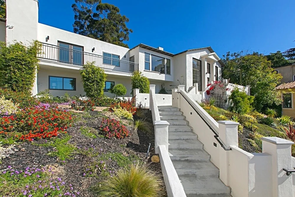 Designer Ocean-view W/ Luxe Chefs Kitchen 5 Bedroom Home