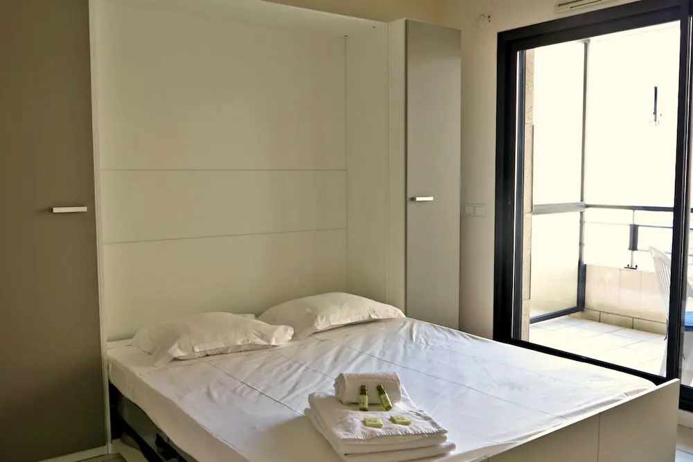 Modern and Cosy Studio