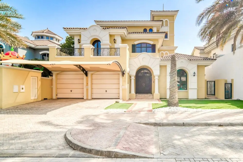 Exclusive 6BR Palm Villa w Private Pool and Beach