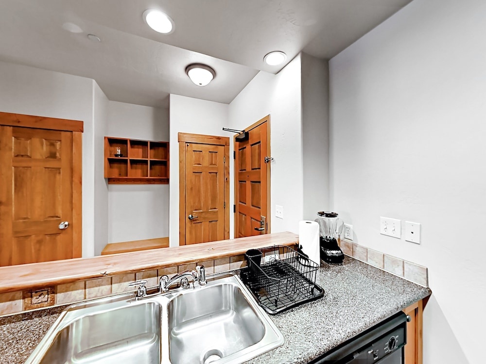 2920 Village Dr Condo Unit 2209 1 Bedroom 1 Bathroom Condo