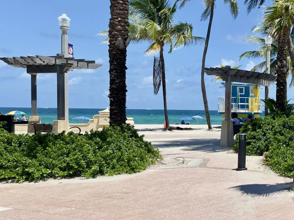 Southwinds 9 for 3 King Studio Steps to Beach
