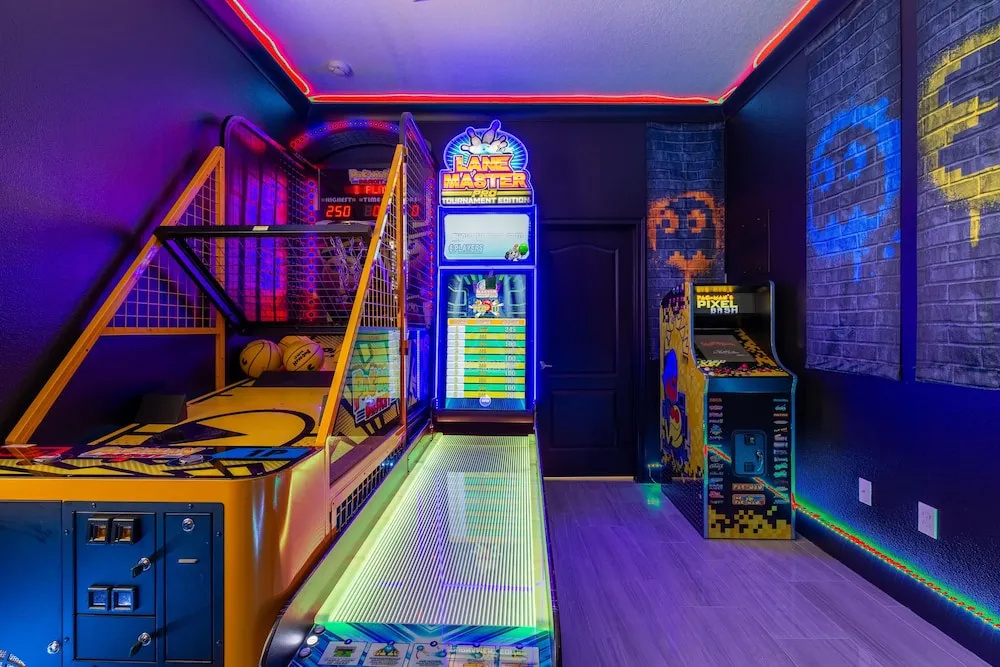 St006v: 10 Bed, Star Wars, Lego