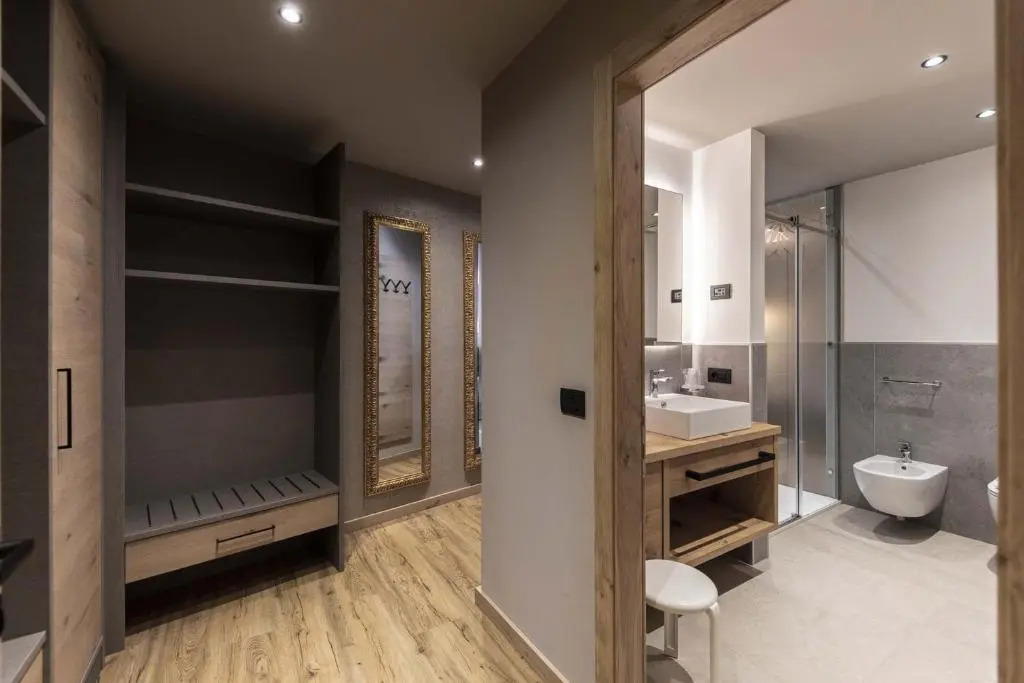 Ariston Lake View Hotel