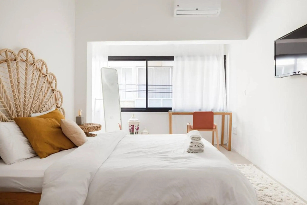 Renovated Large 3Rm Apartment 5 Min From The Beach