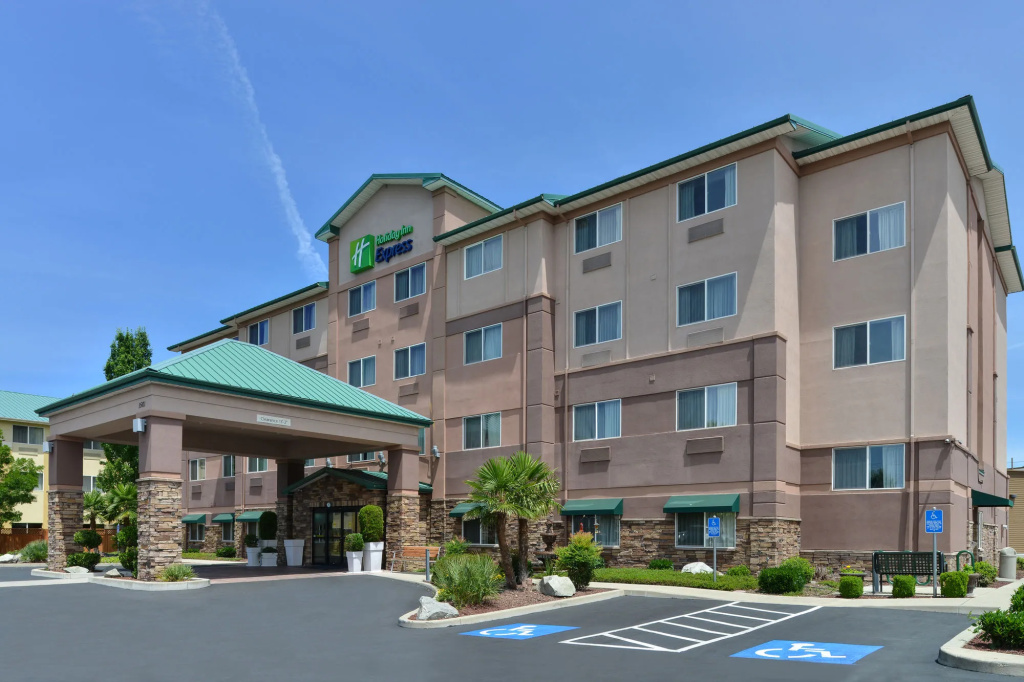 Clarion Pointe Medford